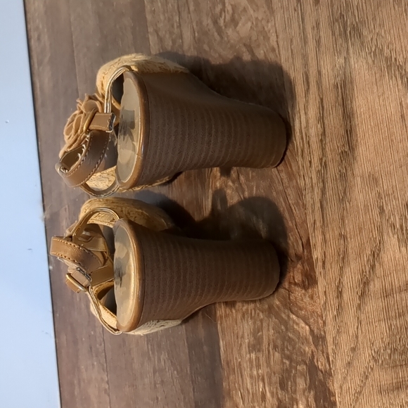 On Stage Wedge heels Sz 7 1/2 - Picture 5 of 7